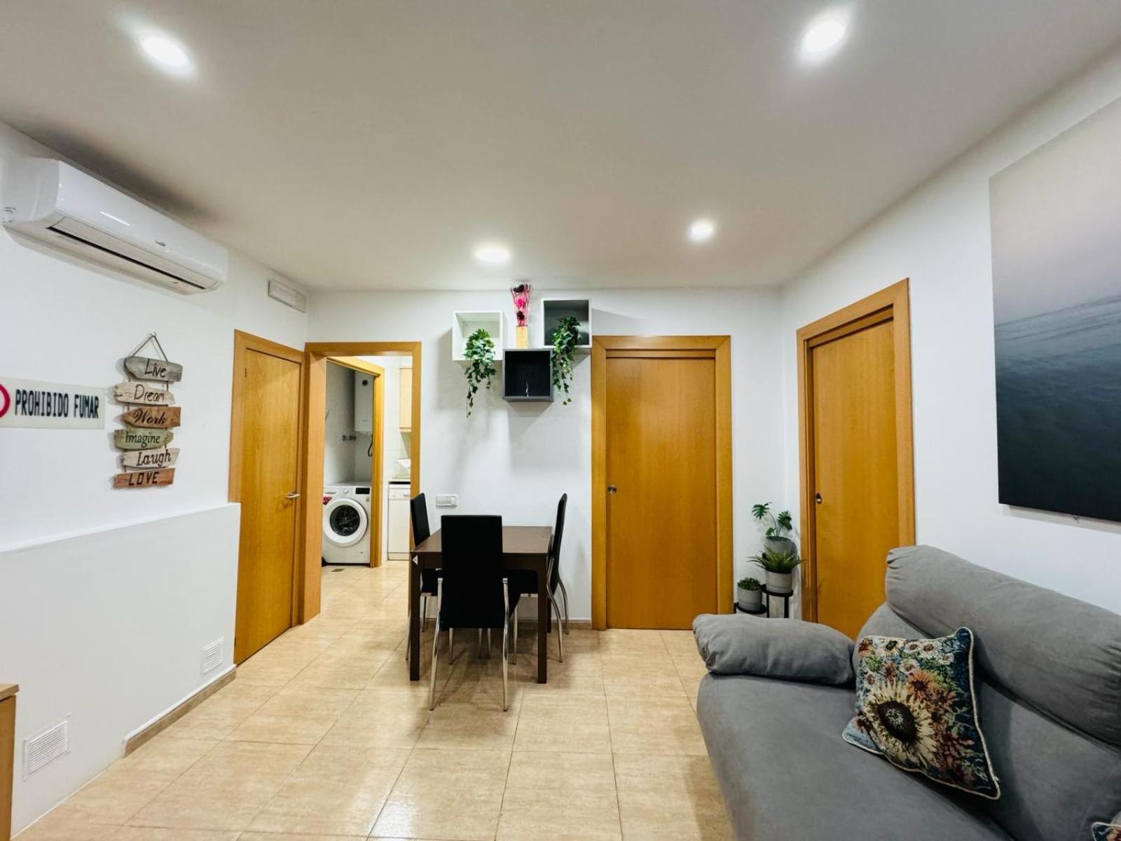 Near To Beach And Barcelona 산트 아드리아 데 베소스 외부 사진