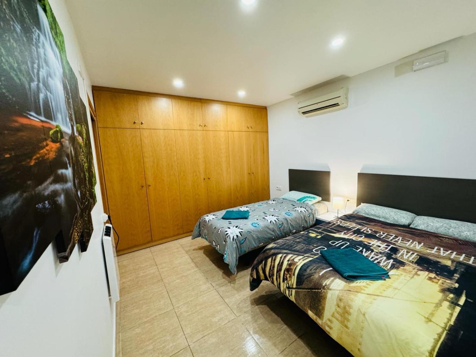 Near To Beach And Barcelona 산트 아드리아 데 베소스 외부 사진