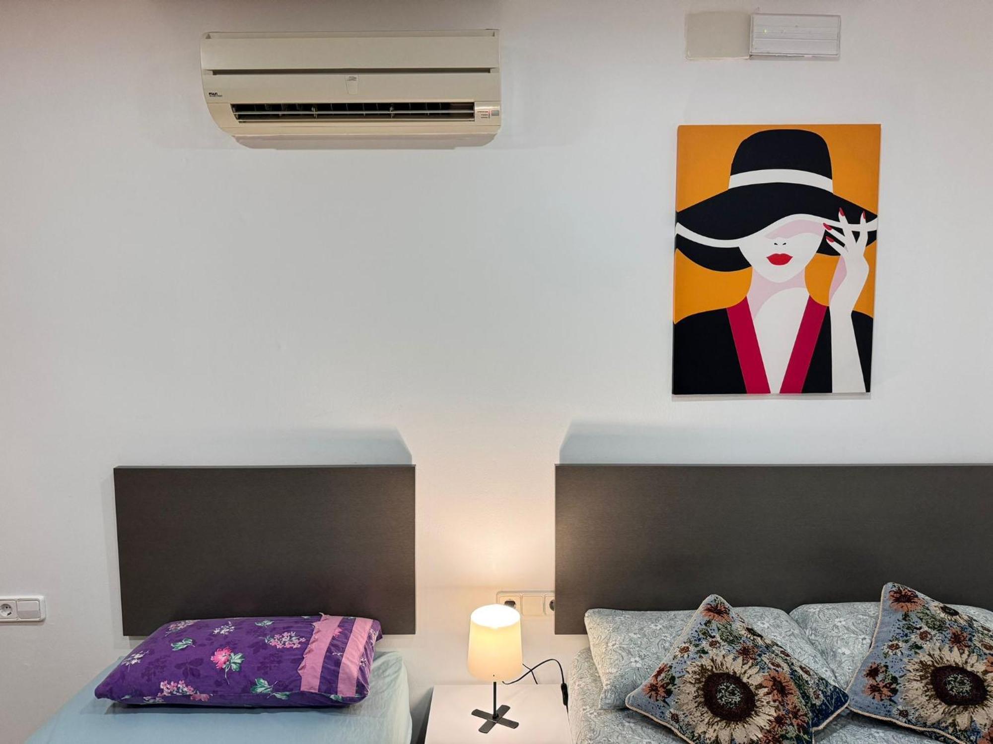 Near To Beach And Barcelona 산트 아드리아 데 베소스 외부 사진